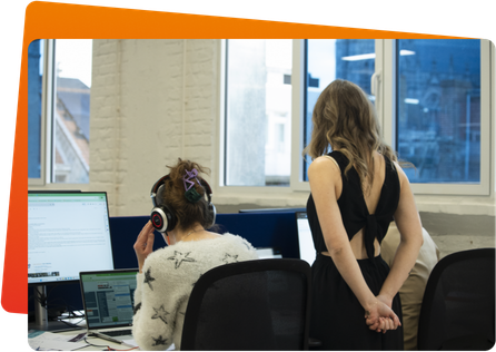 salesUp-medewerker die telefonische prospectie voert om warme leads te genereren voor B2B-klanten in België