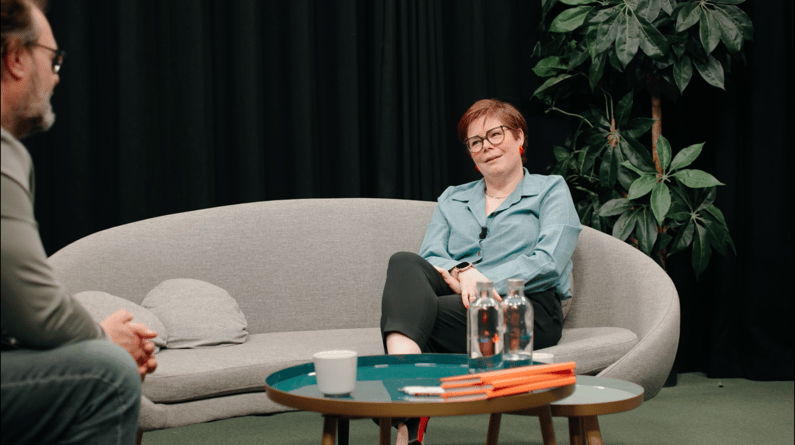 Linde Biesemans, responsable du département Connaissances et Formation chez Eneco, partage sa vision du leadership, du coaching et de l'apprentissage lors du podcast des salesUp Growth Sessions.
