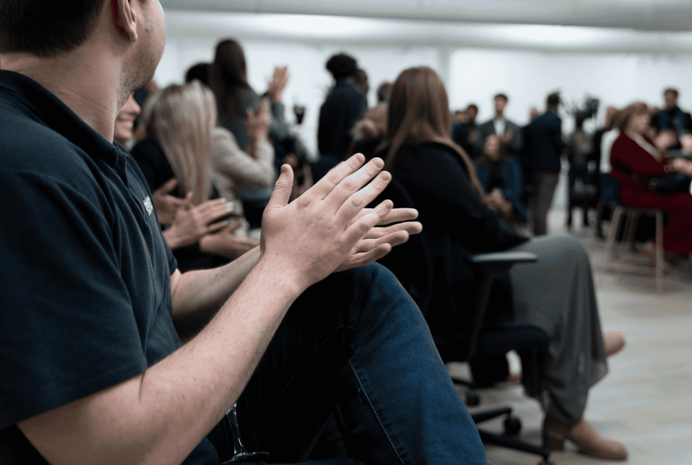 salesUp medewerkers die blij zijn met hun werk